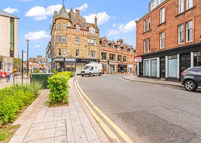 Stylish 4 Bed-Town Centre