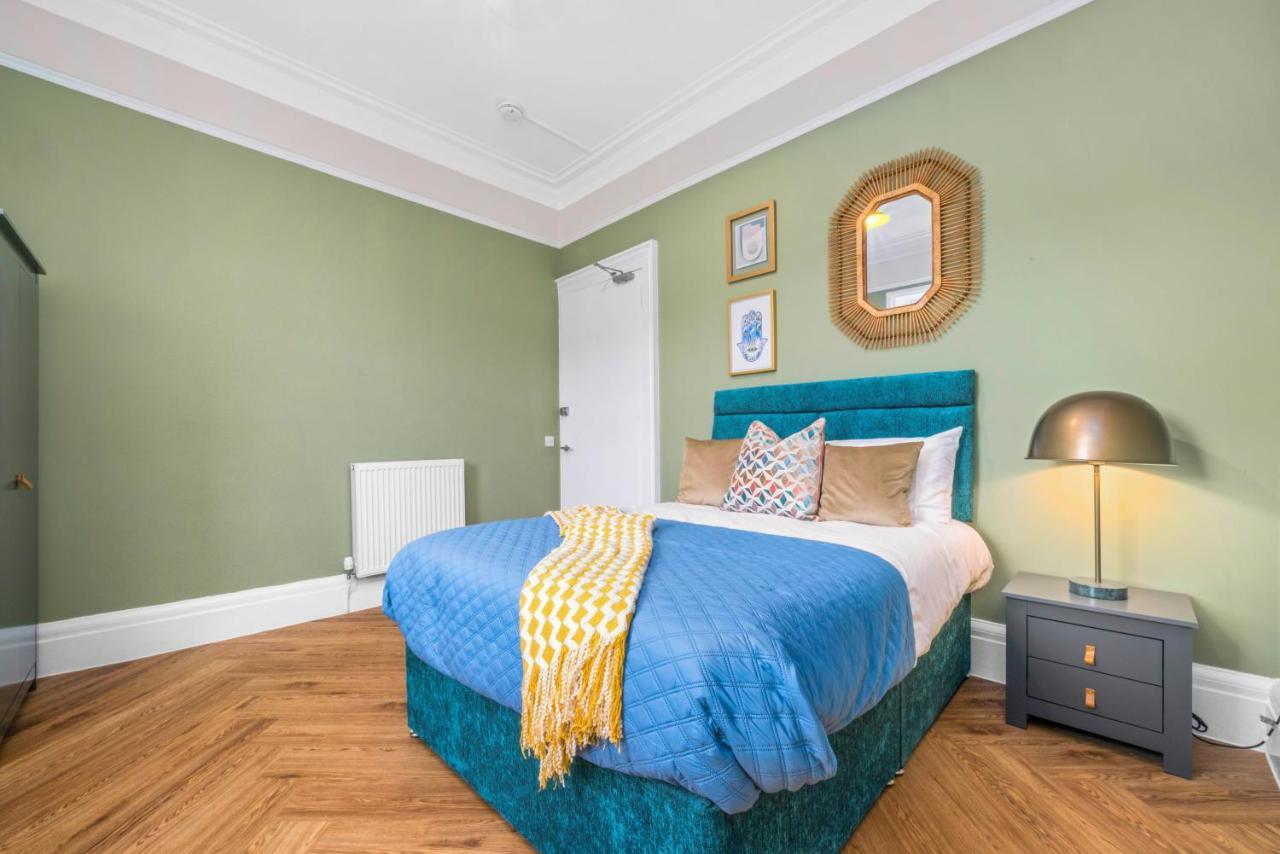 Stylish 4 Bed-town Centre * Galashiels