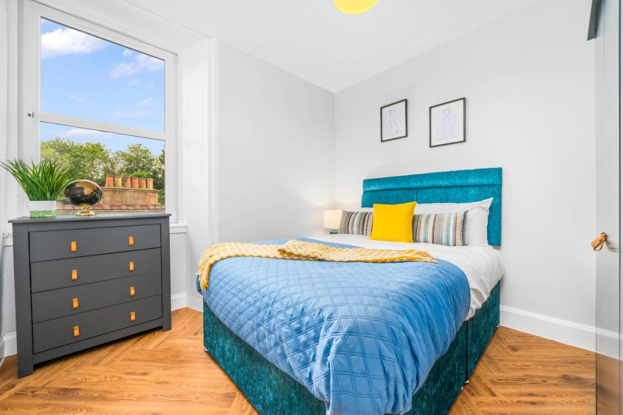 Stylish 4 Bed-town Centre Apartment *