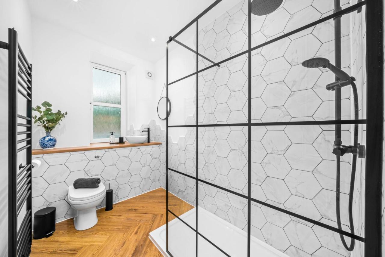 Stylish 4 Bed-town Centre Apartment *