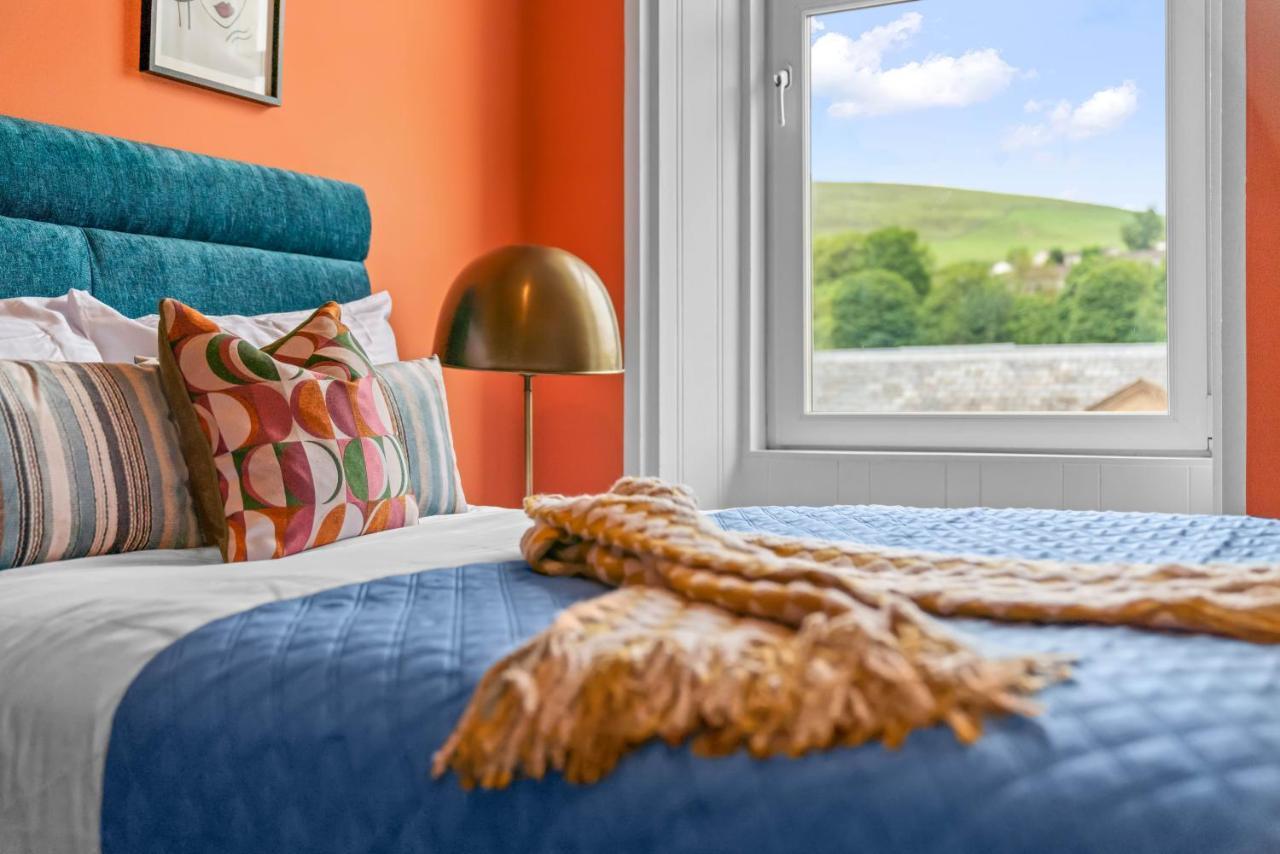 Stylish 4 Bed-town Centre Apartment *