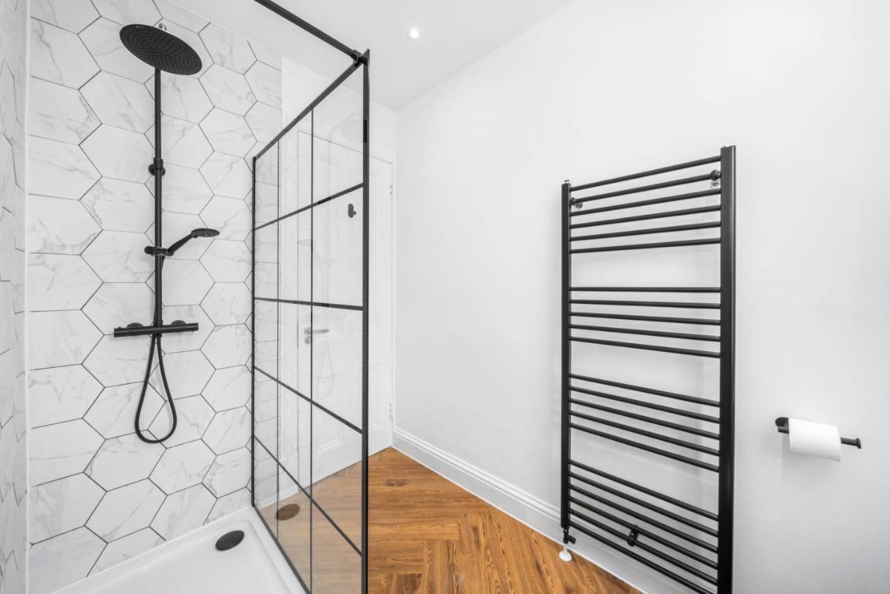 Stylish 4 Bed-town Centre * Galashiels